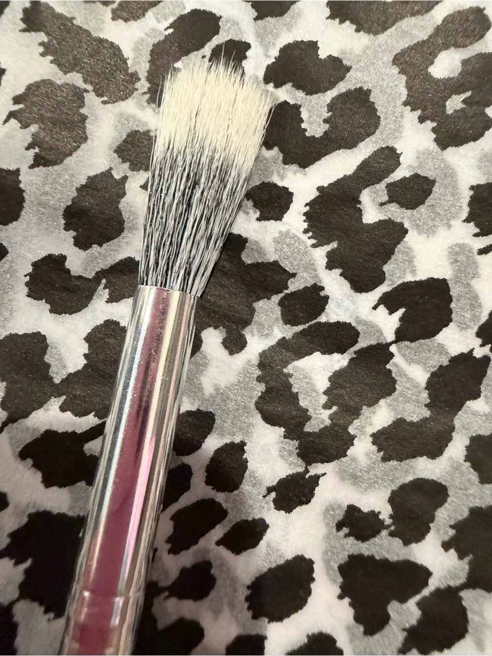 New Black Handle Silver-Tone Makeup eyeshadow Brush with White Bristles